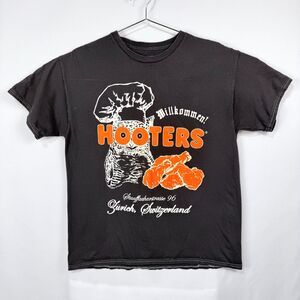 Hooters Zurich Switzerland Print T-Shirt Adult Large Washed Black 1996